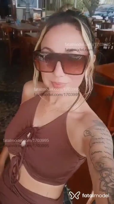 Acompanhante mulher loira (o) de olhos verdes em Juiz de Fora - Lara Pontes