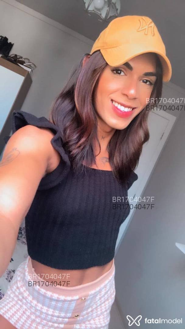 Acompanhante mulher trans com cabelo castanho de olhos pretos em Sorriso - Íris Valentina