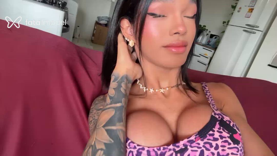 Acompanhante mulher trans morena (o) de olhos pretos em Chapecó Acompanhante mulher trans morena (o) de olhos pretos em Chapecó - Meilin Dias