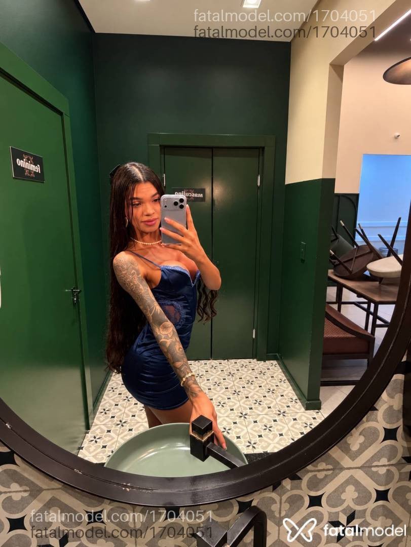 Acompanhante mulher trans morena (o) de olhos pretos - Meilin Dias