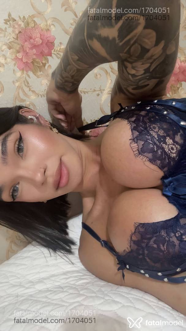 Acompanhante mulher trans morena (o) de olhos pretos - Meilin Dias