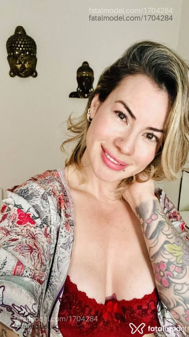 Acompanhante mulher loira (o) de olhos castanhos - Leticia Madri