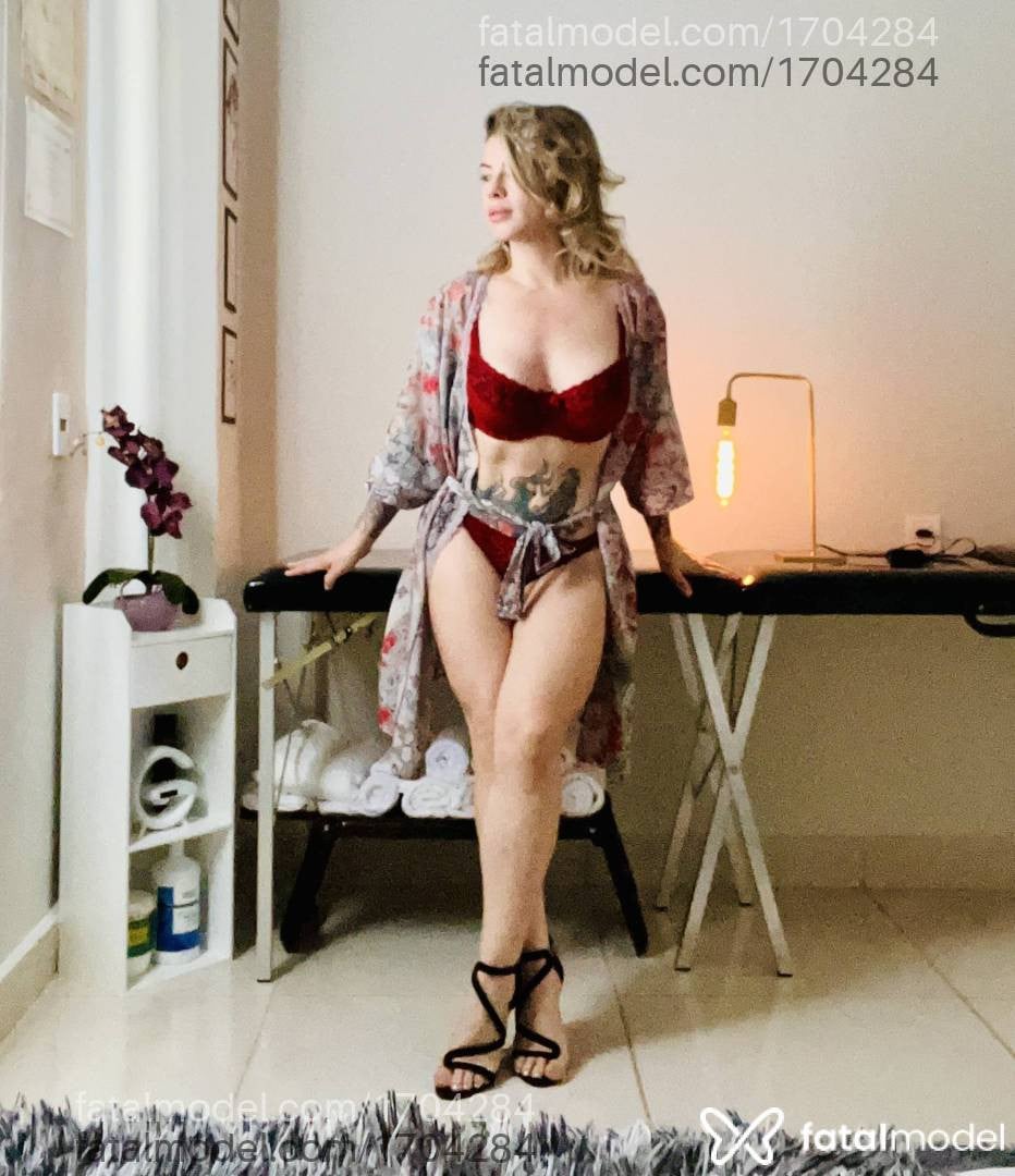 Acompanhante mulher loira (o) de olhos castanhos - Leticia Madri