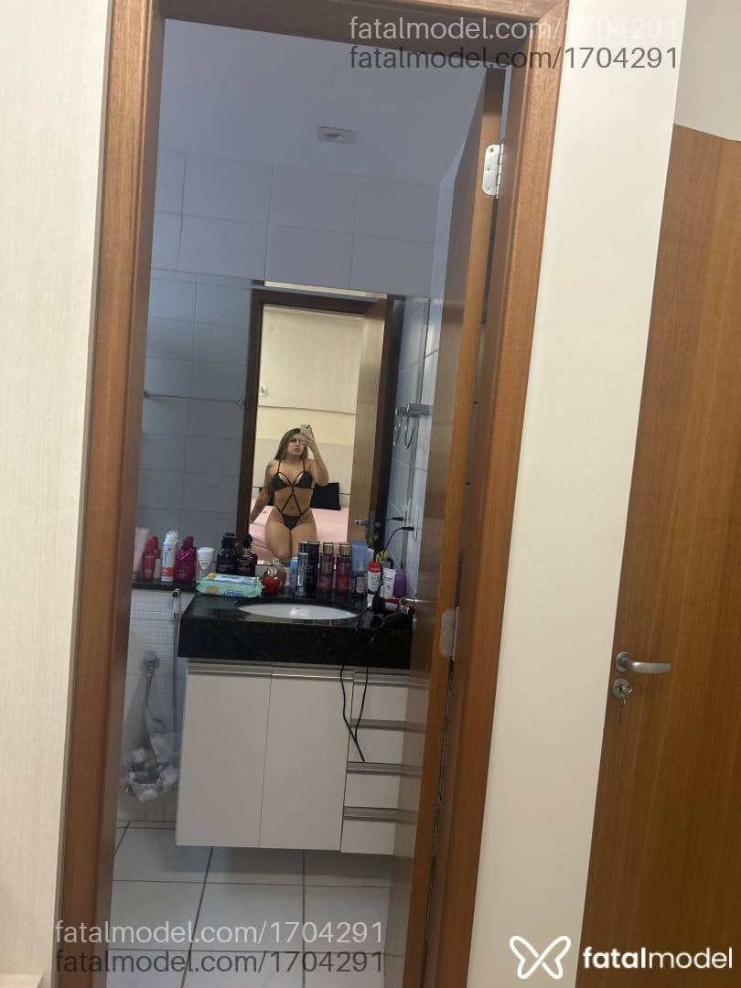 Acompanhante mulher com cabelo castanho de olhos pretos em Goiânia - Kelly Silva