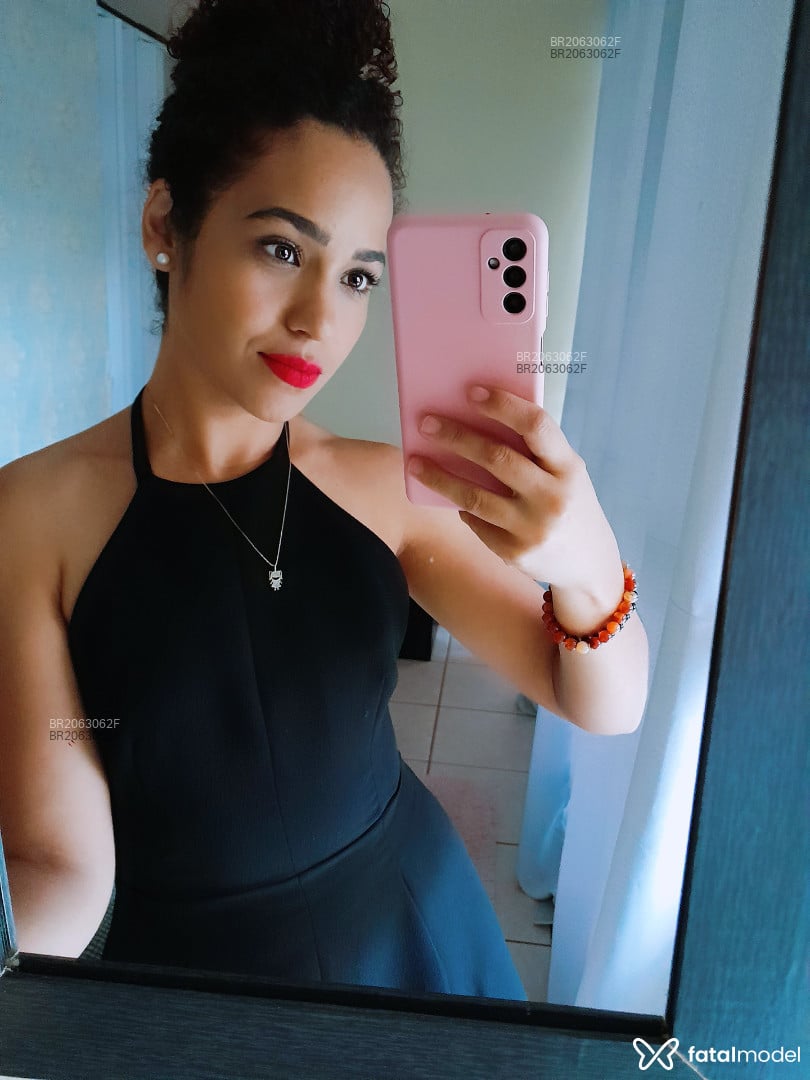 Acompanhante mulher com cabelo castanho de olhos castanhos em Brasília - Melissa