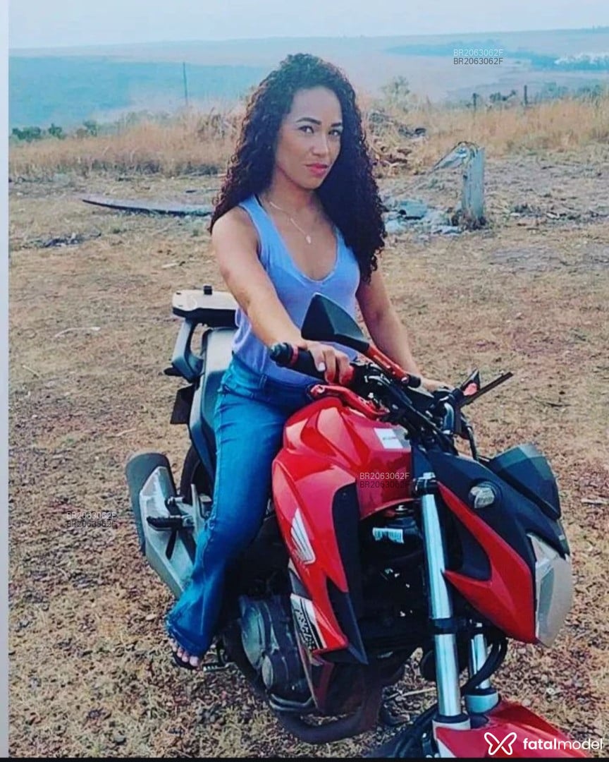 Acompanhante mulher com cabelo castanho de olhos castanhos em Brasília - Melissa