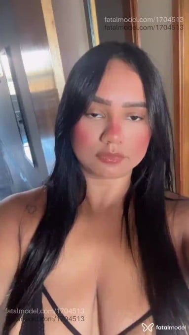 Acompanhante mulher morena (o) de olhos pretos em São Paulo - Helena Scarlet