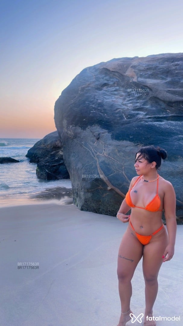 Acompanhante mulher com cabelo castanho de olhos castanhos - Karla