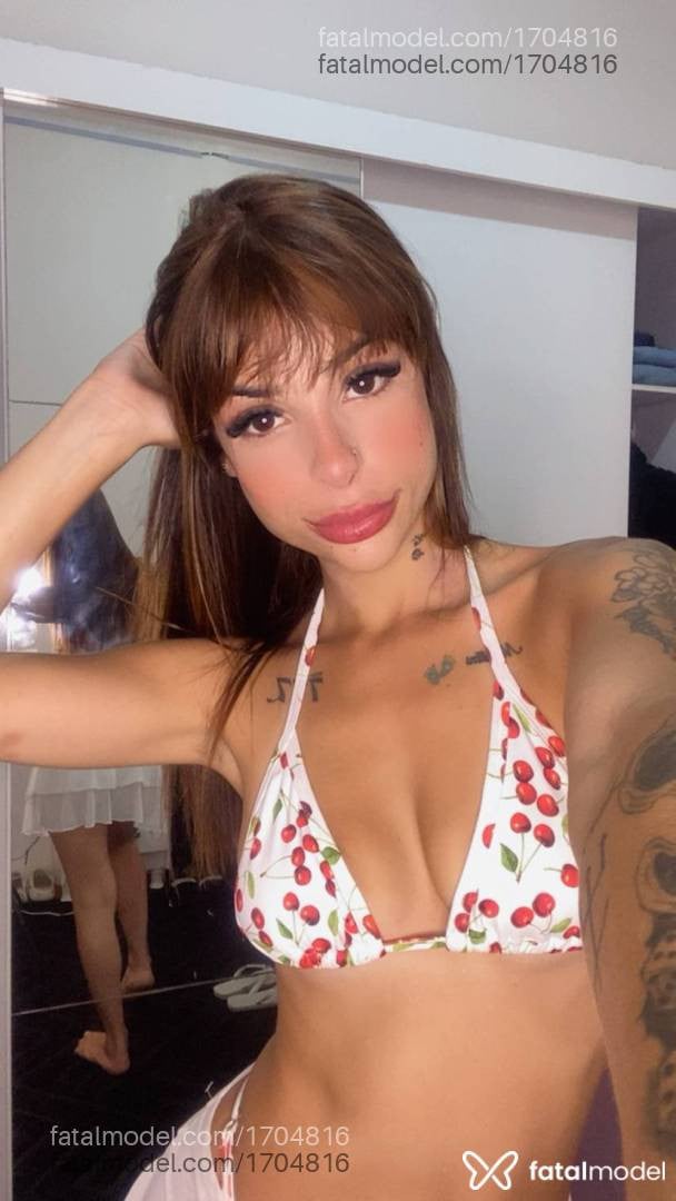 Acompanhante mulher com cabelo castanho de olhos castanhos - Babi