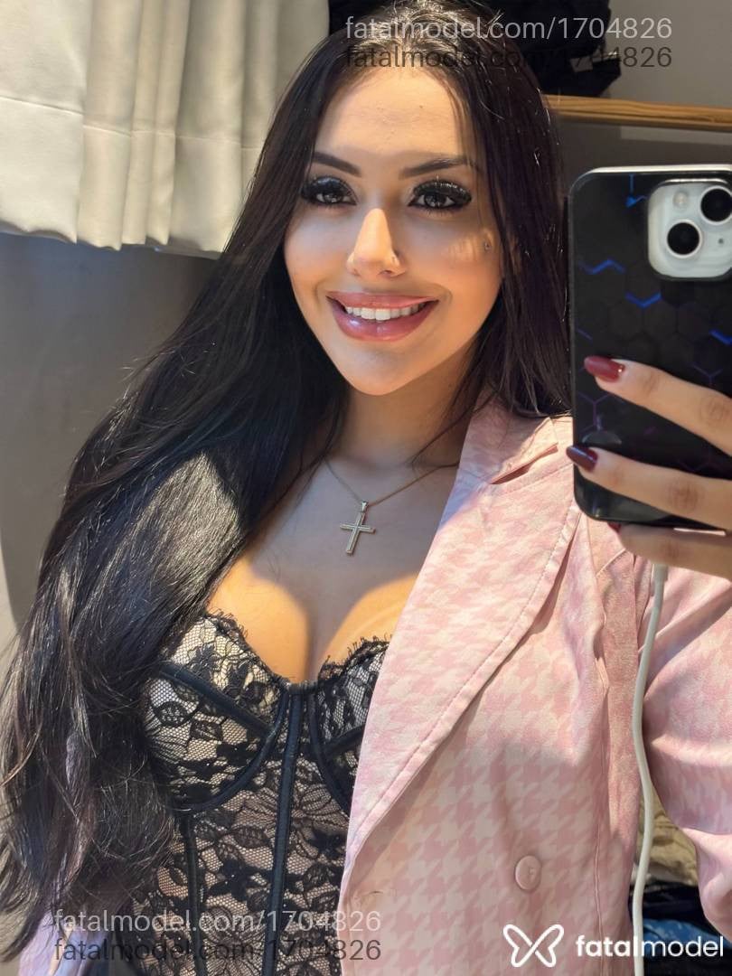Acompanhante mulher morena (o) de olhos castanhos - Livia Brandão