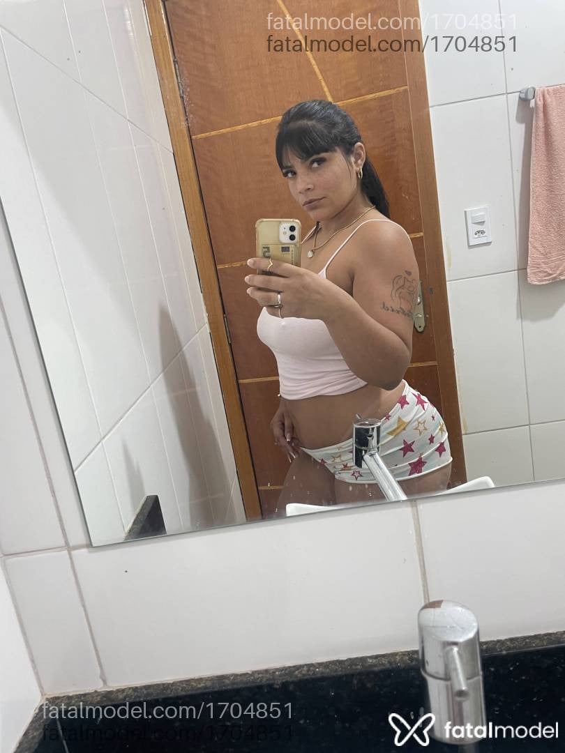 Acompanhante mulher morena (o) de olhos castanhos - Yara Costa