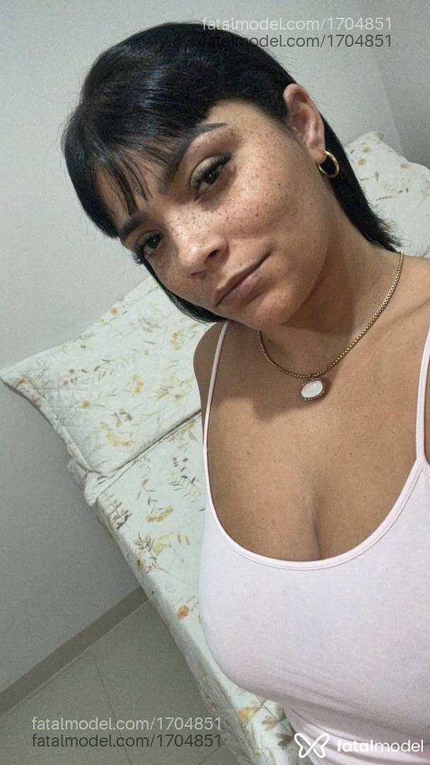 Acompanhante mulher morena (o) de olhos castanhos - Yara Costa