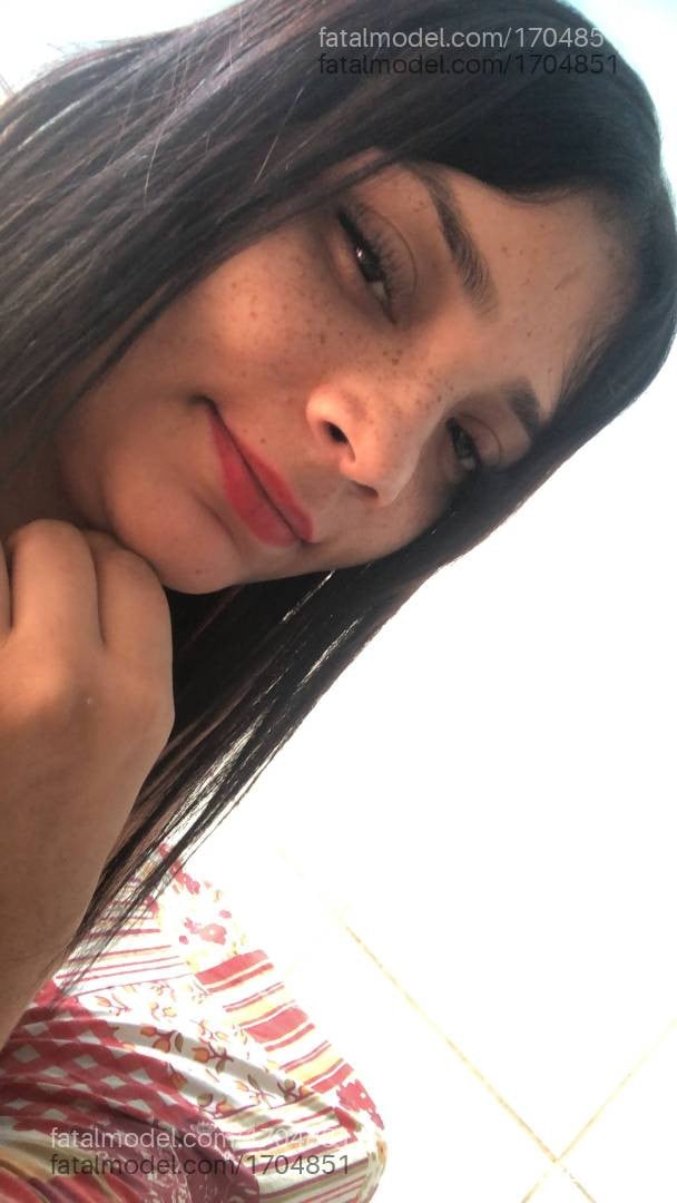 Acompanhante mulher morena (o) de olhos castanhos - Yara Costa