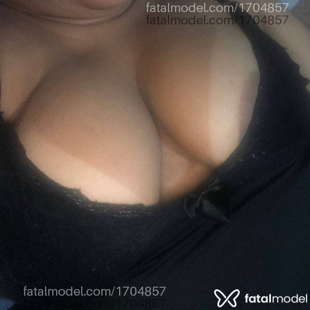 Acompanhante mulher com cabelo colorido de olhos castanhos em Barcarena - Iza Carvalho