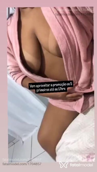 Acompanhante mulher com cabelo colorido de olhos castanhos em Barcarena - Iza Carvalho