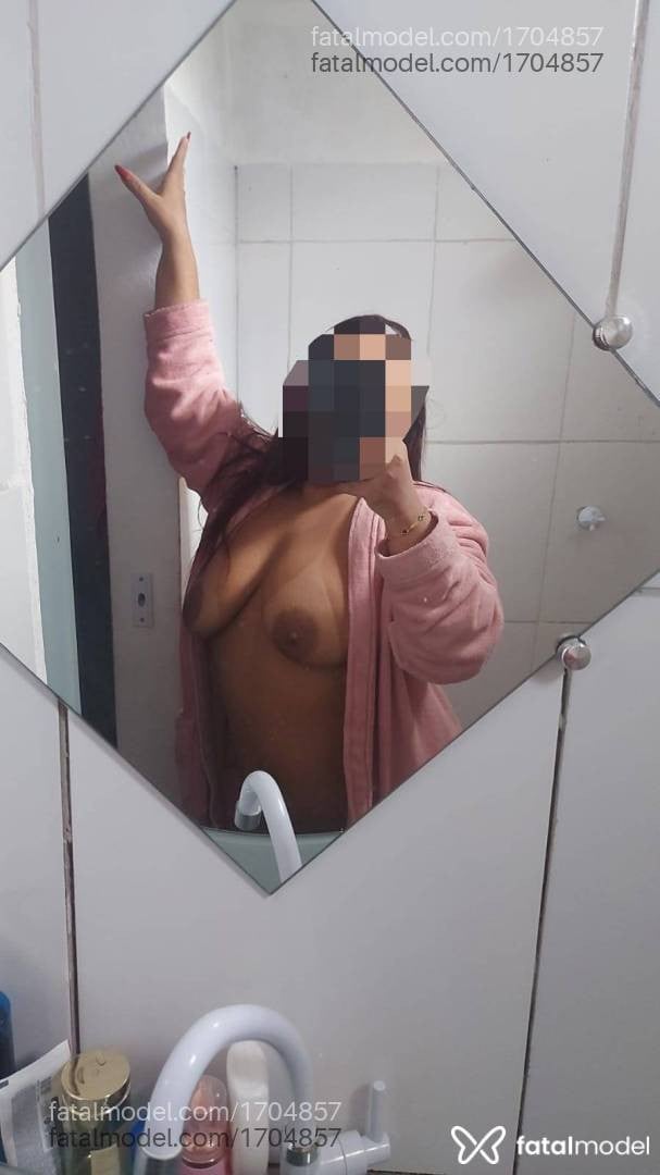 Acompanhante mulher com cabelo colorido de olhos castanhos em Barcarena - Iza Carvalho