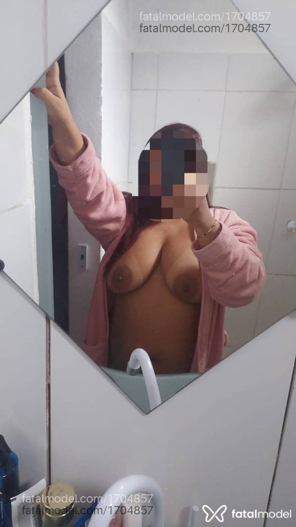 Acompanhante mulher com cabelo colorido de olhos castanhos em Barcarena - Iza Carvalho