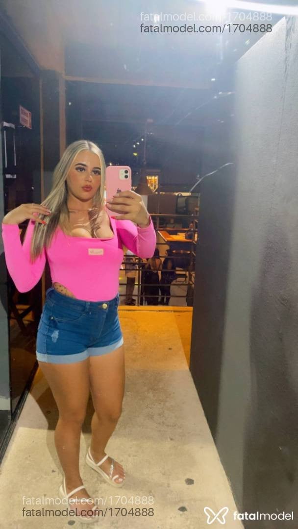 Acompanhante mulher com cabelo castanho de olhos castanhos - Larah