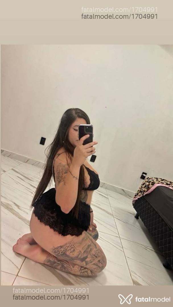 Acompanhante mulher com cabelo castanho de olhos verdes - Safira