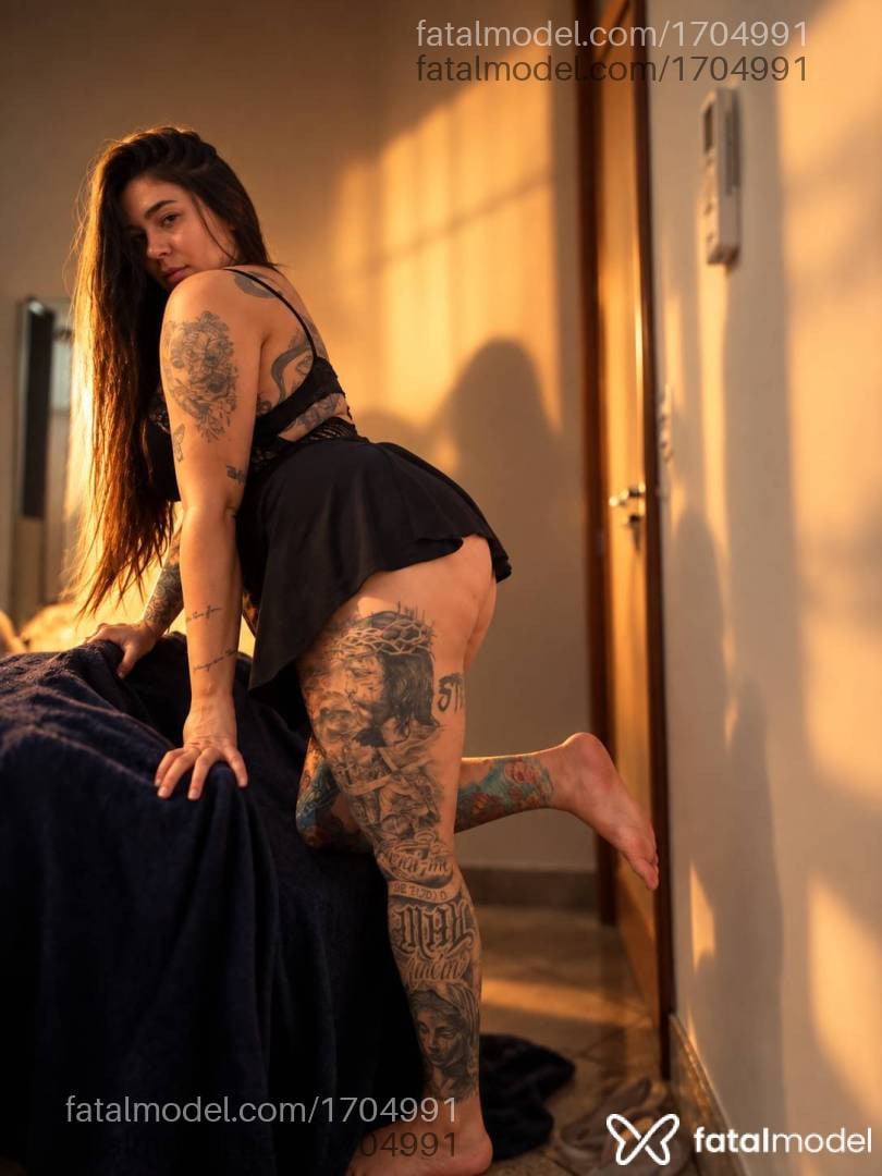 Acompanhante mulher com cabelo castanho de olhos verdes - Safira