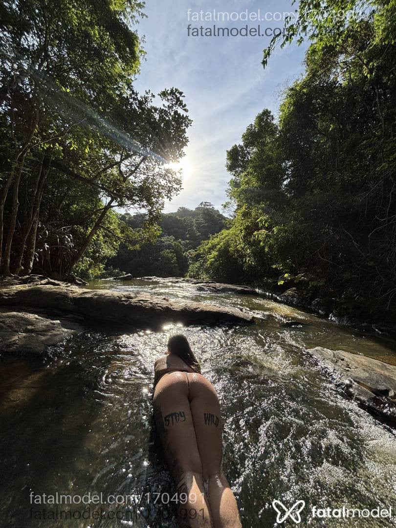 Acompanhante mulher com cabelo castanho de olhos verdes em São Mateus - Safira