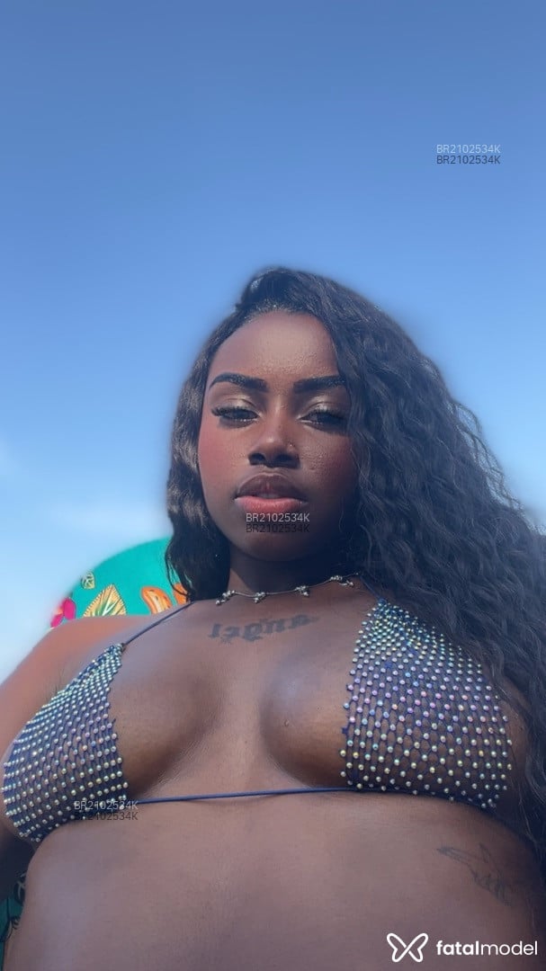 Acompanhante mulher com cabelo castanho de olhos mel em Rio de Janeiro Acompanhante mulher com cabelo castanho de olhos mel em Rio de Janeiro - Thayy