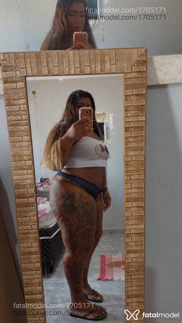 Acompanhante mulher com cabelo castanho de olhos pretos - Nicole