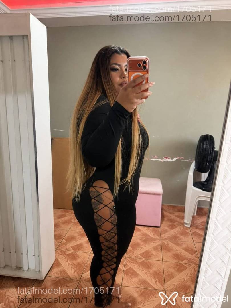 Acompanhante mulher com cabelo castanho de olhos pretos - Nicole