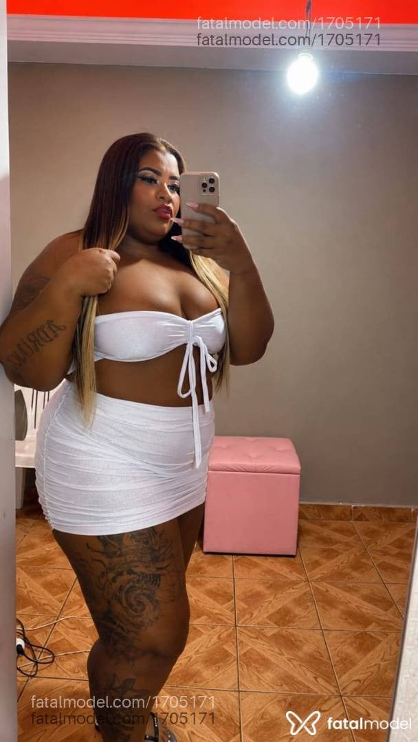 Acompanhante mulher com cabelo castanho de olhos pretos - Nicole
