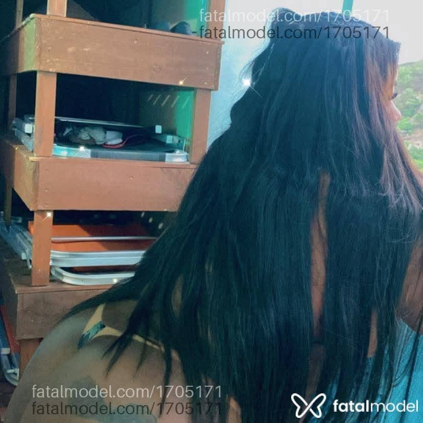 Acompanhante mulher com cabelo castanho de olhos pretos - Nicole