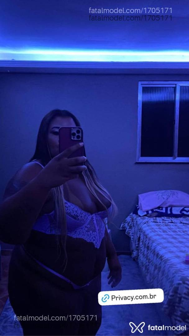 Acompanhante mulher com cabelo castanho de olhos pretos - Nicole