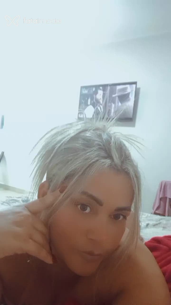 Acompanhante mulher loira (o) de olhos verdes - Quezia Falcão Acompanhante mulher loira (o) de olhos verdes - Quezia Falcão