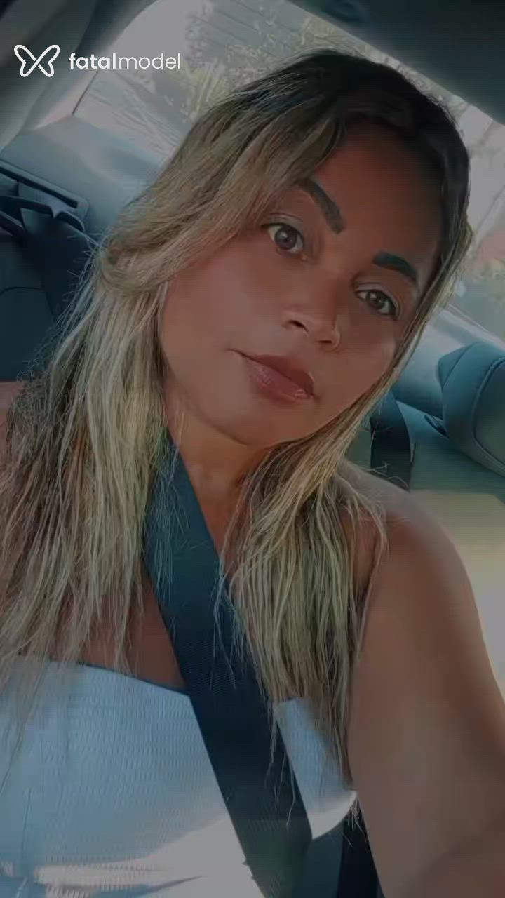 Acompanhante mulher loira (o) de olhos verdes - Quezia Falcão Acompanhante mulher loira (o) de olhos verdes - Quezia Falcão