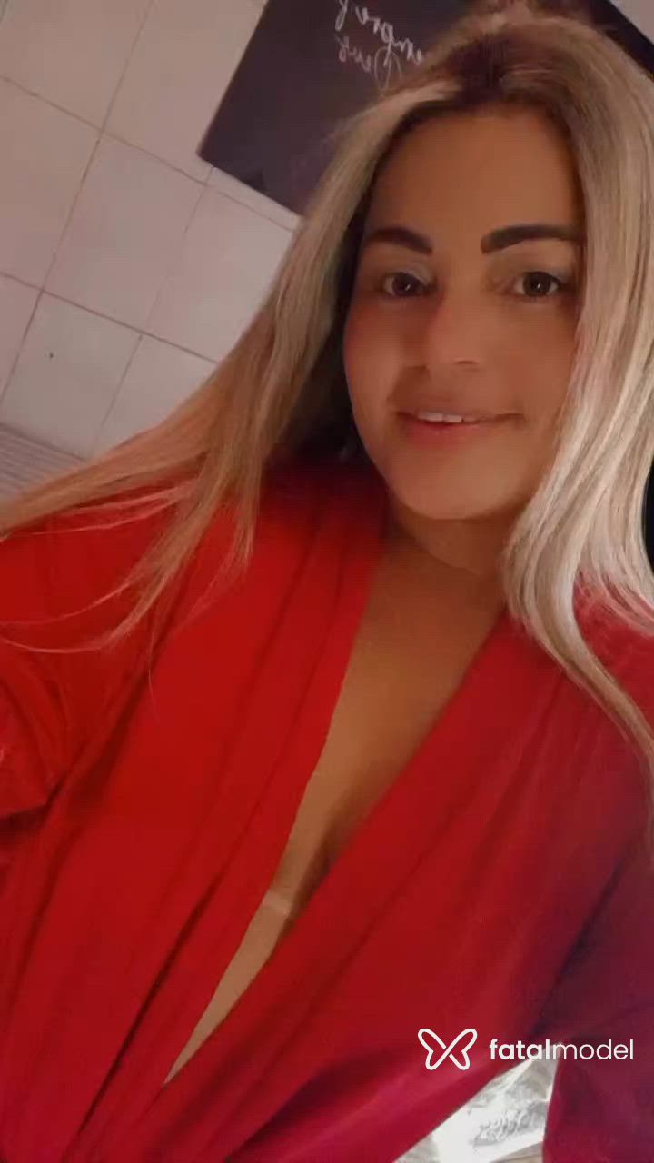 Acompanhante mulher loira (o) de olhos verdes - Quezia Falcão Acompanhante mulher loira (o) de olhos verdes - Quezia Falcão