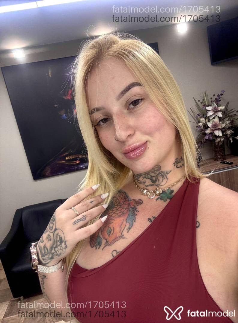 Acompanhante mulher loira (o) de olhos mel - LoiraLuxx