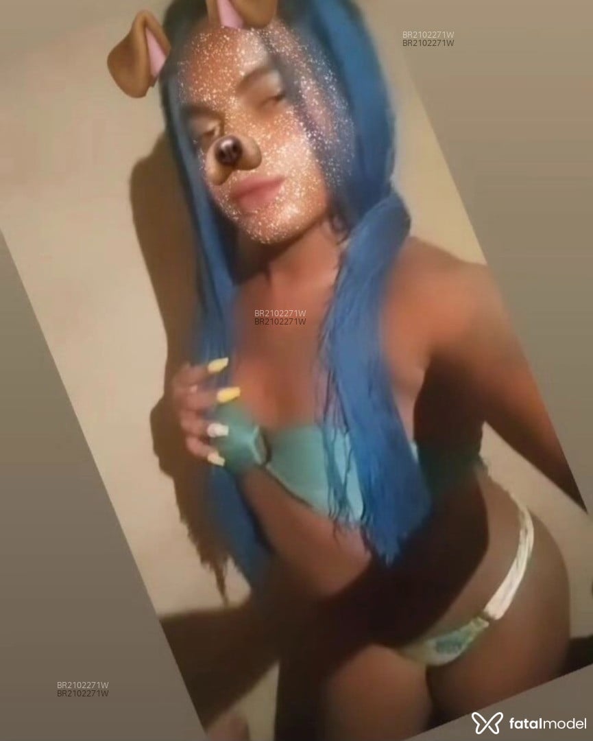 Acompanhante mulher trans com cabelo colorido de olhos castanhos em Sete Lagoas - Khawanny Shopia