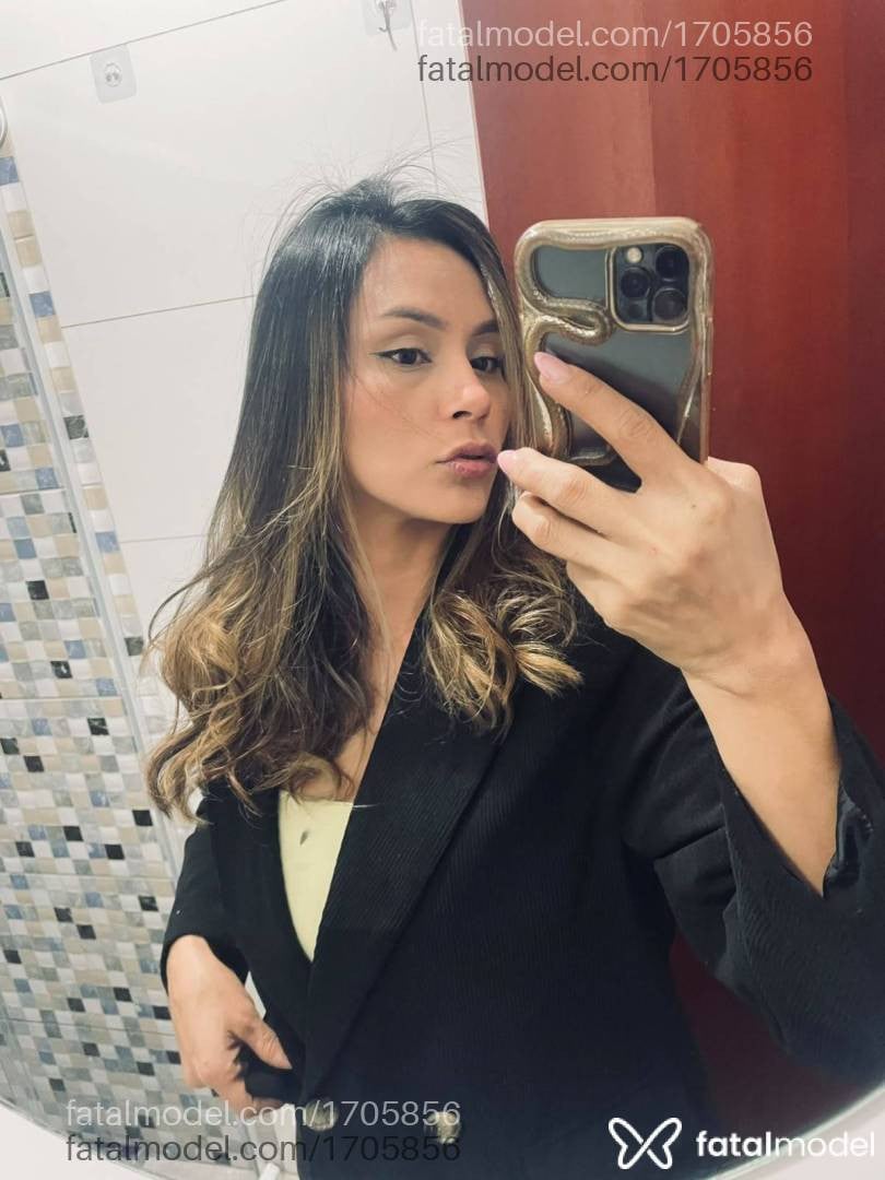 Acompanhante mulher morena (o) de olhos castanhos - Kallem