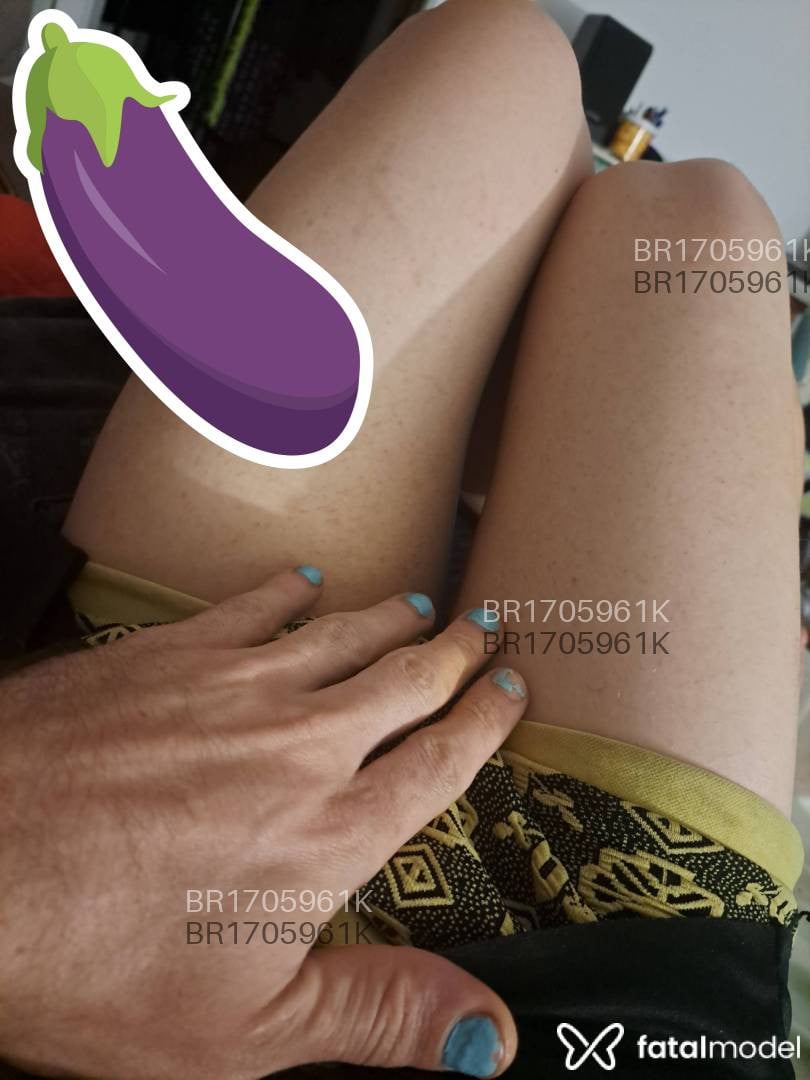 Acompanhante mulher trans com cabelo colorido de olhos azuis em São Paulo - Sue Filhe