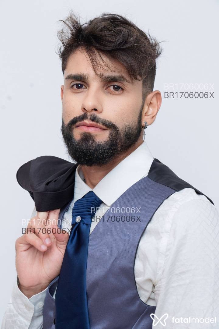 Acompanhante homem com cabelo castanho de olhos castanhos em Guarulhos - Raphael Duart