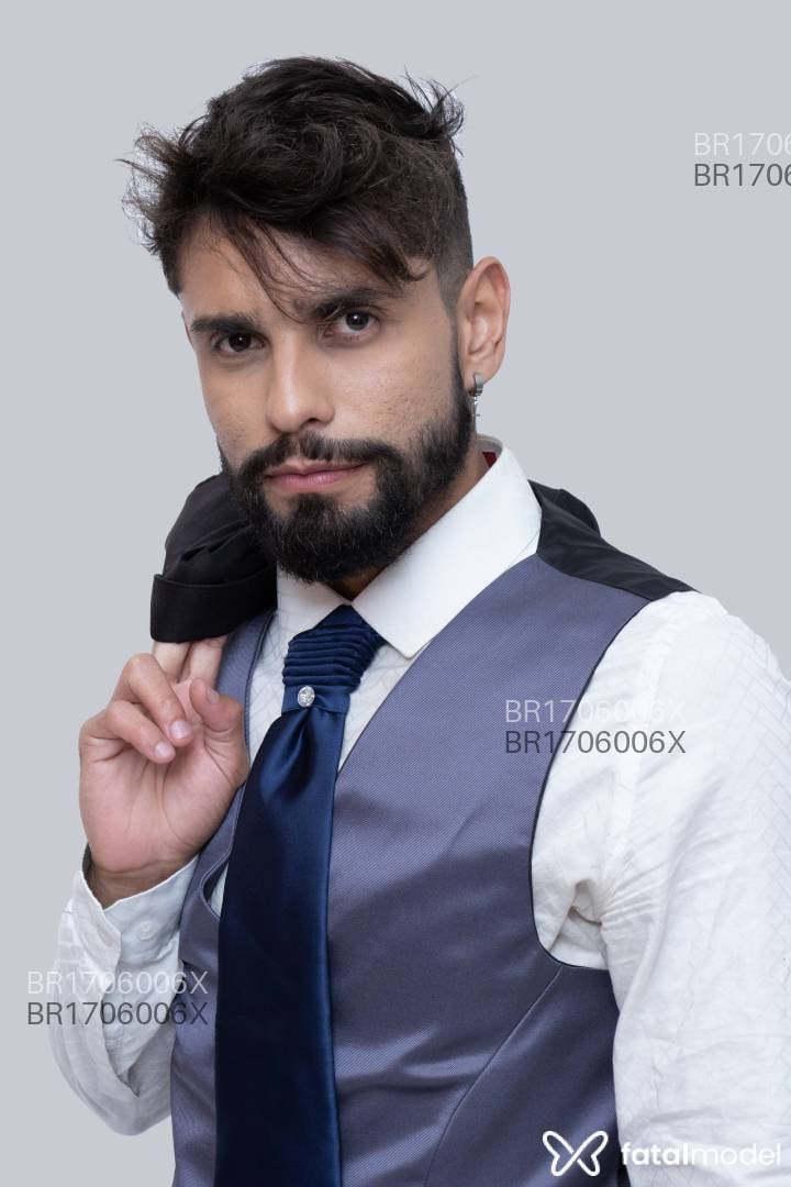 Acompanhante homem com cabelo castanho de olhos castanhos em Guarulhos - Raphael Duart