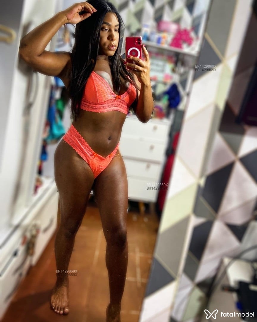 Acompanhante travesti com cabelo castanho de olhos pretos em Rio de Janeiro - Yorrana