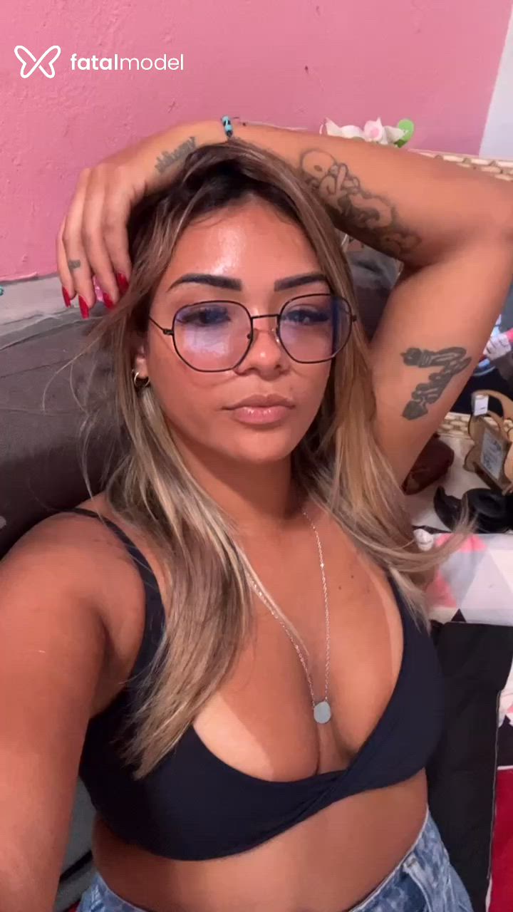 Acompanhante mulher loira (o) de olhos castanhos - Rosa Oliveira Acompanhante mulher loira (o) de olhos castanhos - Rosa Oliveira