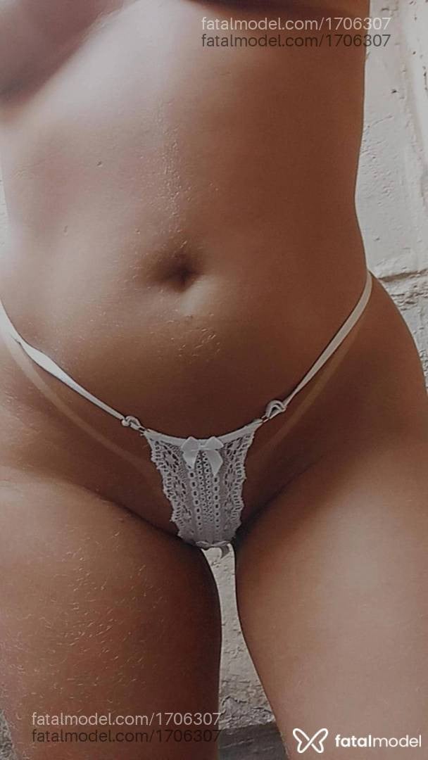Acompanhante mulher com cabelo castanho de olhos castanhos - Thálita