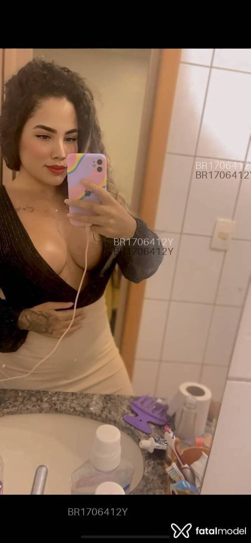 Acompanhante mulher loira (o) de olhos castanhos em Porto Seguro Acompanhante mulher loira (o) de olhos castanhos em Porto Seguro - Eduarda ferraz
