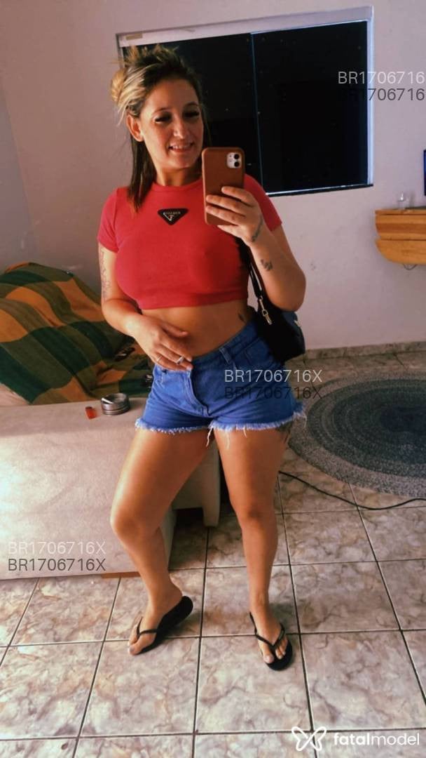 Acompanhante mulher com cabelo colorido de olhos castanhos em Votuporanga Acompanhante mulher com cabelo colorido de olhos castanhos em Votuporanga - Sarah