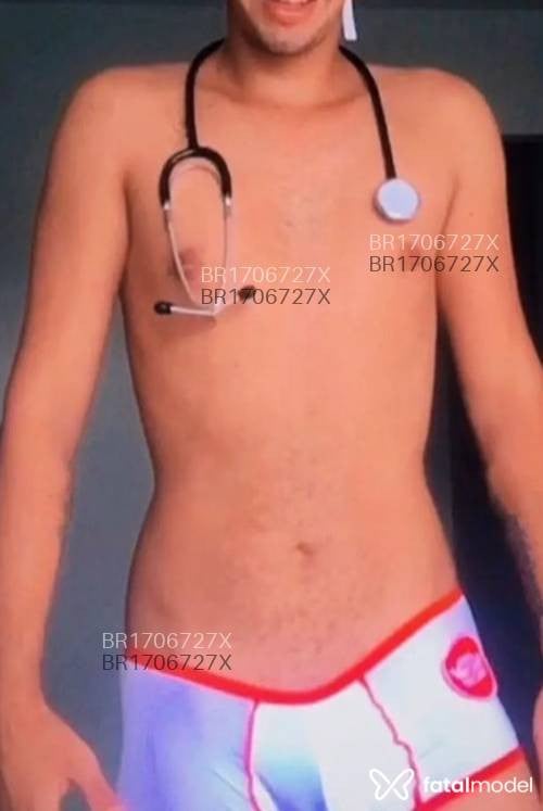 Acompanhante não-binário com cabelo castanho de olhos castanhos em Balneário Camboriú - PERUANO DISCVERS