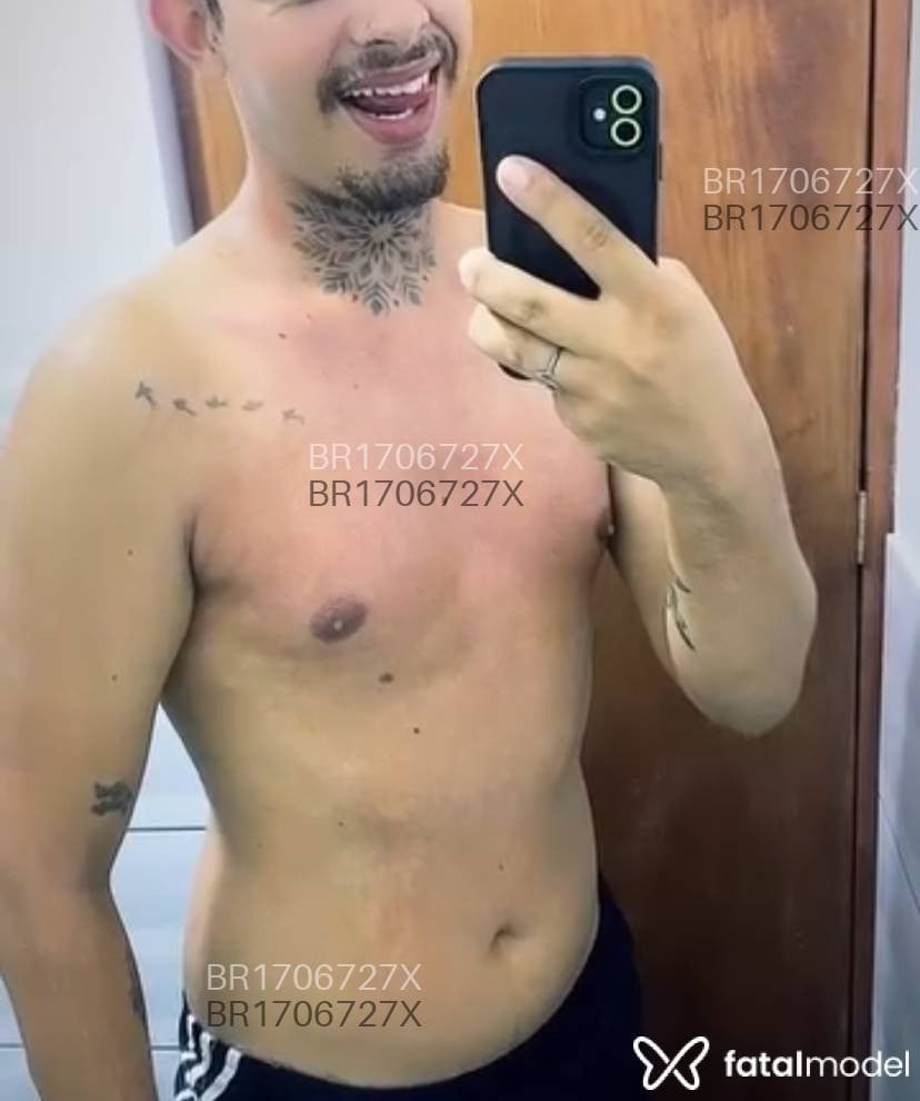 Acompanhante não-binário com cabelo castanho de olhos castanhos em Balneário Camboriú - PERUANO DISCVERS