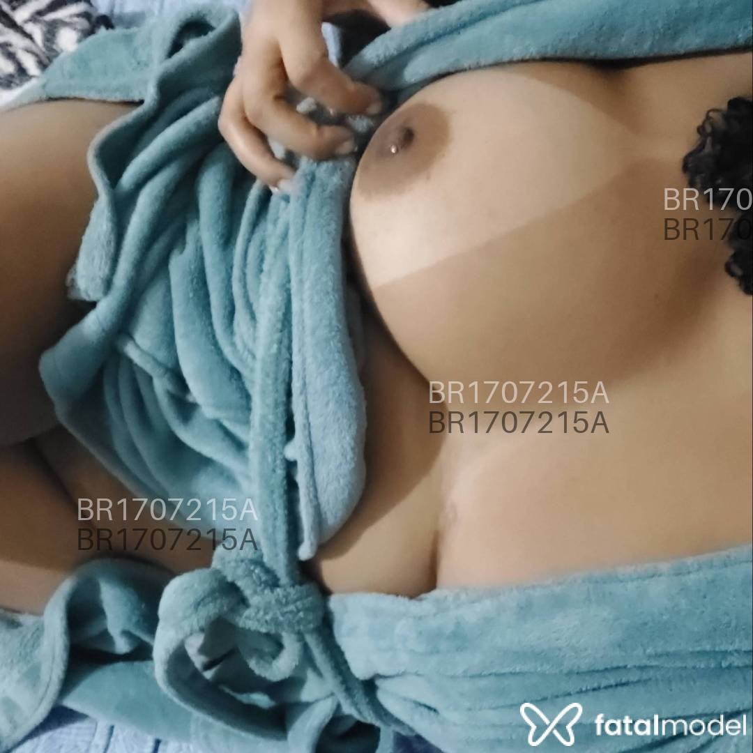 Acompanhante mulher com cabelo castanho de olhos castanhos em Santa Bárbara - Black