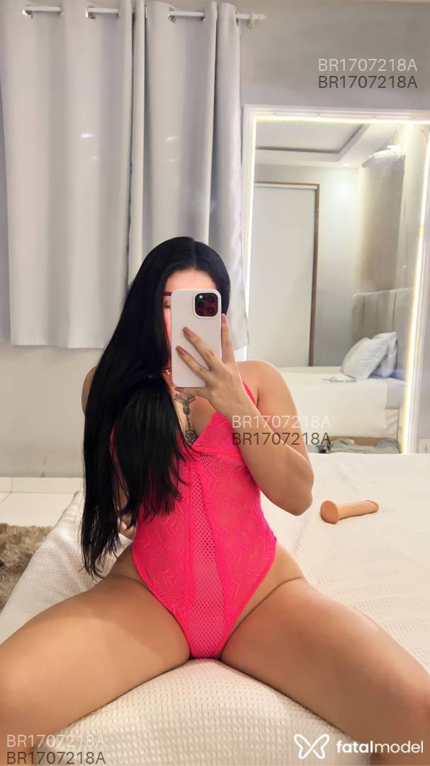 Acompanhante mulher morena (o) de olhos castanhos em Virtual Acompanhante mulher morena (o) de olhos castanhos em Virtual - Camila