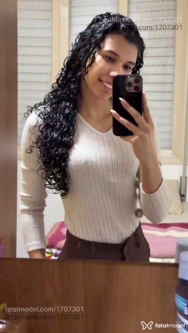 Acompanhante mulher com cabelo castanho de olhos castanhos em Porto Alegre Acompanhante mulher com cabelo castanho de olhos castanhos em Porto Alegre - Kayla Machado